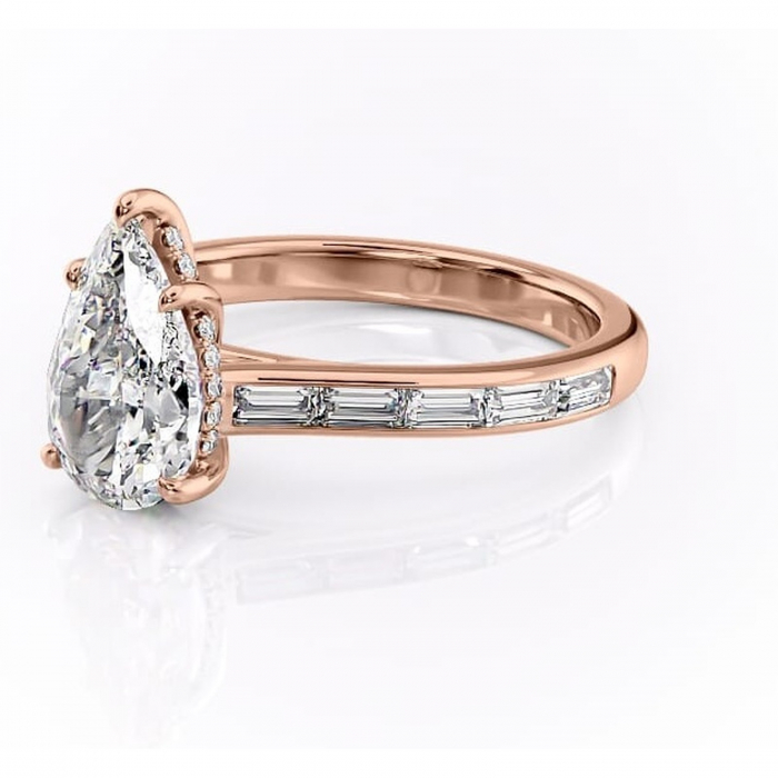 Inel de logodnă Catherine din aur Rose 18kt cu moissanite tăietură pară – Montură cu canal rafinată pentru profil înalt | Personalizează și configurează gratuit online [7]