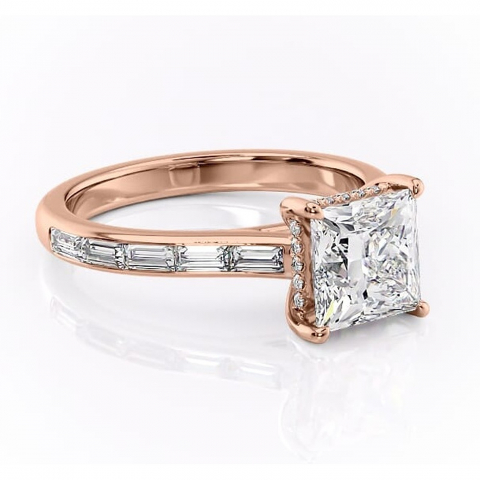 Inel de logodnă Catherine din aur Rose 18kt cu moissanite tăietură princess – Montură cu canal rafinată pentru profil înalt | Personalizează și configurează gratuit online [1]