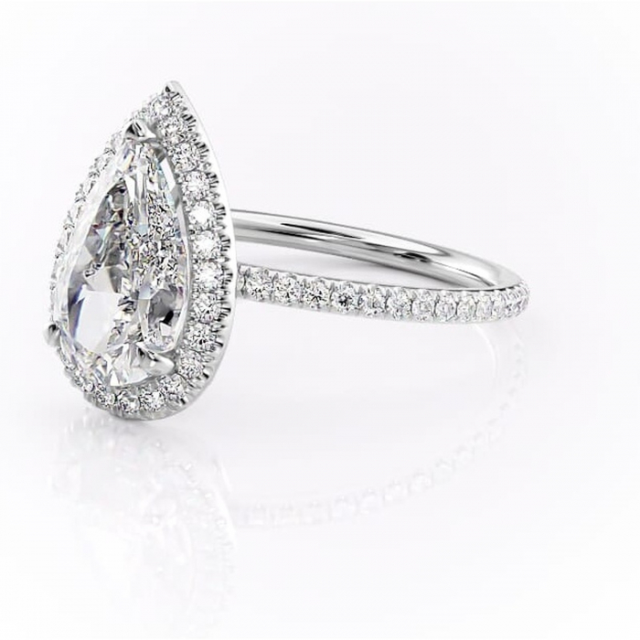 Inel de logodnă Celeste din aur Alb 14kt cu moissanite tăietură pară – Halo rafinată pentru profil mediu | Personalizează și configurează gratuit online [7]