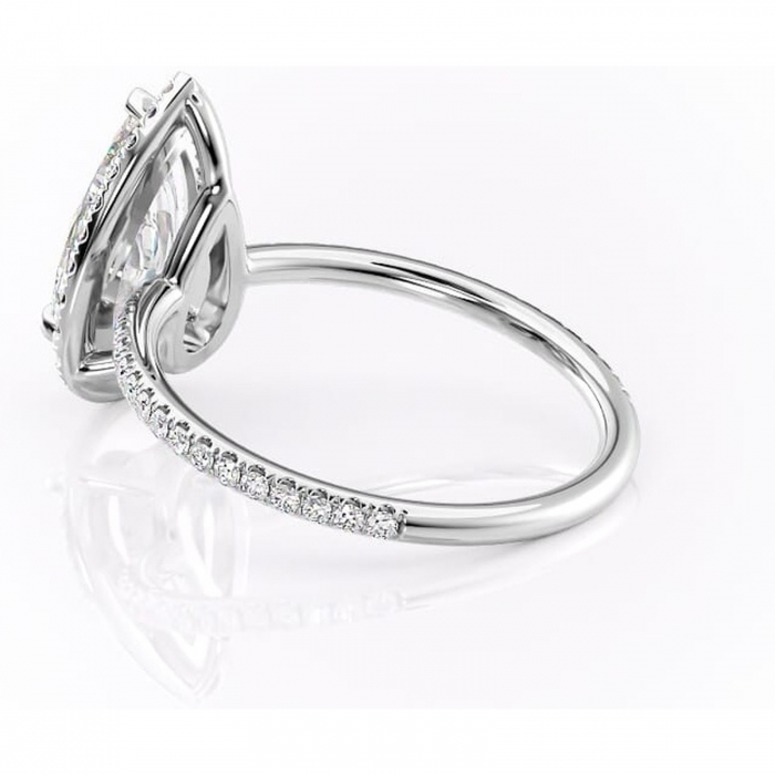 Inel de logodnă Celeste din aur Alb 14kt cu moissanite tăietură pară – Halo rafinată pentru profil mediu | Personalizează și configurează gratuit online [5]