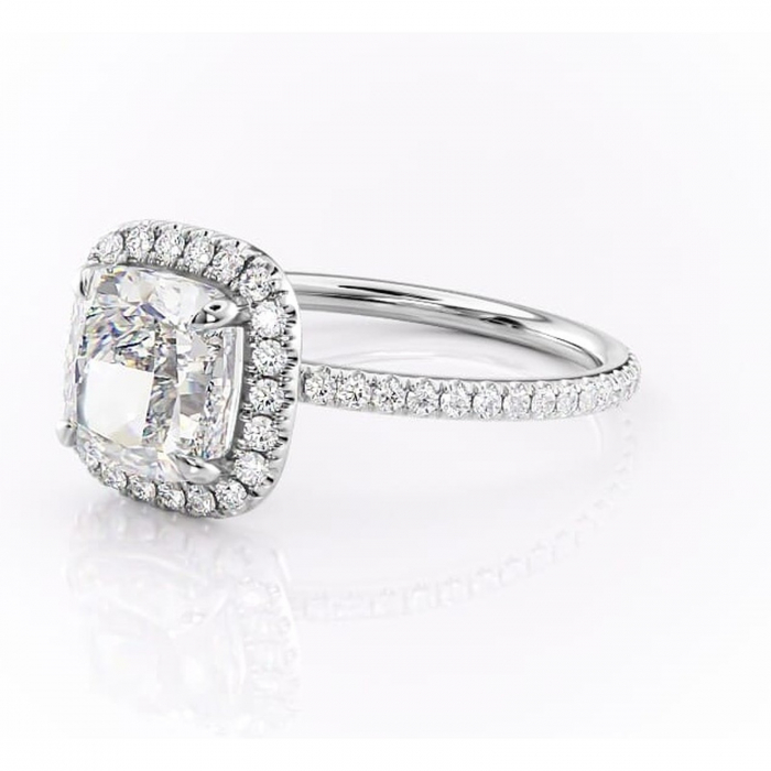 Inel de logodnă Celeste din aur Alb 14kt cu moissanite tăietură pernă – Halo rafinată pentru profil mediu | Personalizează și configurează gratuit online [7]