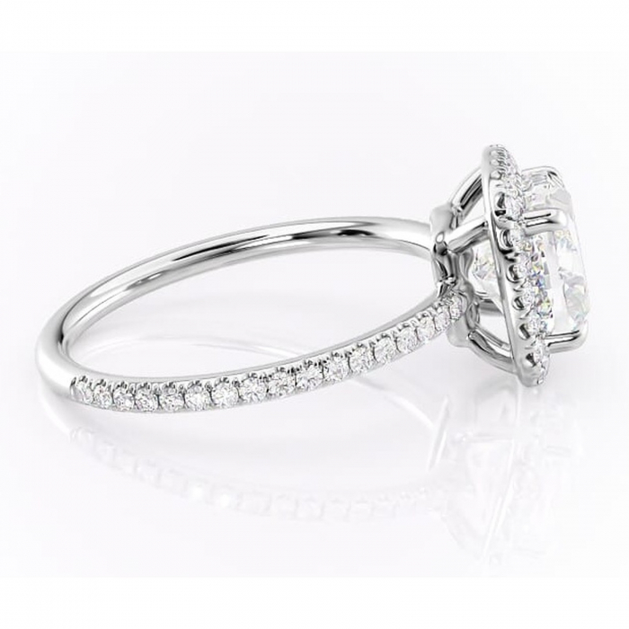 Inel de logodnă Celeste din aur Alb 14kt cu moissanite tăietură pernă – Halo rafinată pentru profil mediu | Personalizează și configurează gratuit online [2]