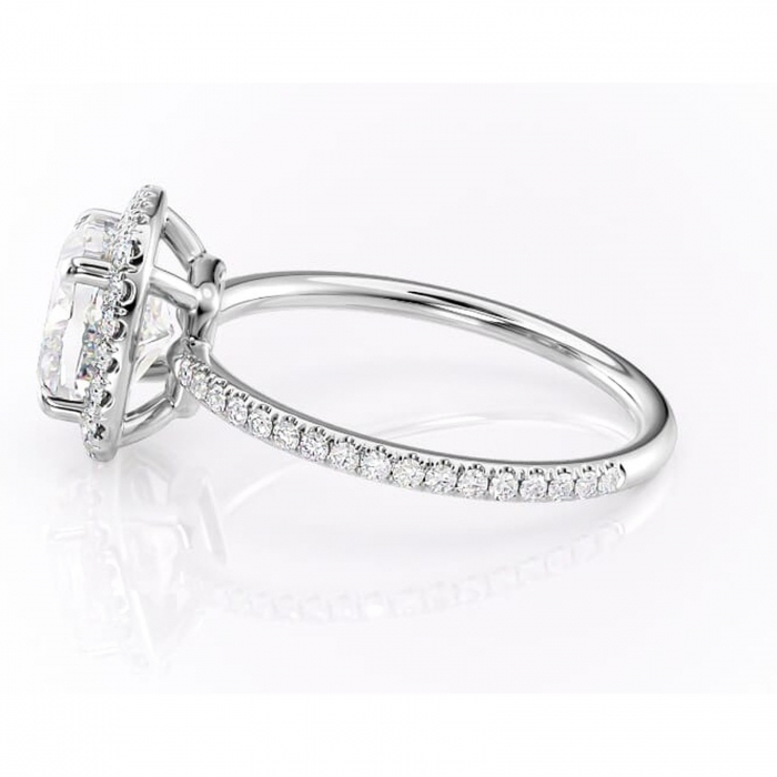 Inel de logodnă Celeste din aur Alb 14kt cu moissanite tăietură pernă – Halo rafinată pentru profil mediu | Personalizează și configurează gratuit online [6]