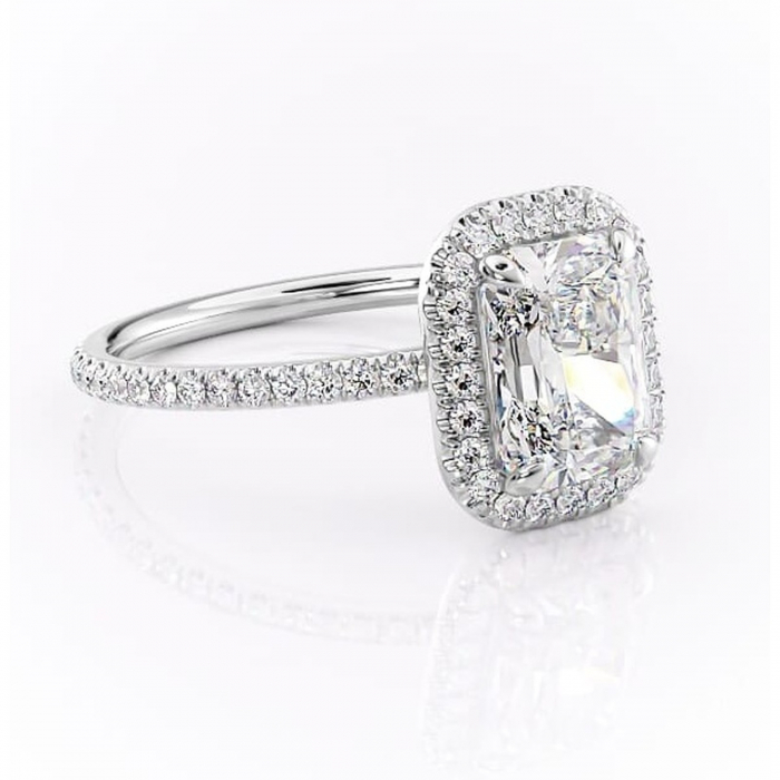 Inel de logodnă Celeste din aur Alb 14kt cu moissanite tăietură radiantă – Halo rafinată pentru profil mediu | Personalizează și configurează gratuit online [1]