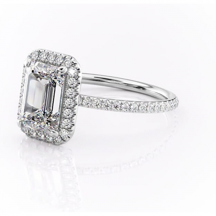 Inel de logodnă Celeste din aur Alb 14kt cu moissanite tăietură smarald – Halo rafinată pentru profil mediu | Personalizează și configurează gratuit online [7]