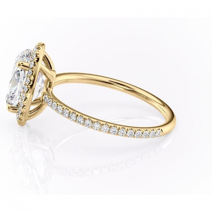 Inel de logodnă Celeste din aur Galben 14kt cu moissanite tăietură ovală – Halo rafinată pentru profil mediu | Personalizează și configurează gratuit online [6]