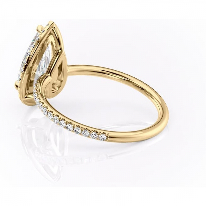 Inel de logodnă Celeste din aur Galben 14kt cu moissanite tăietură pară – Halo rafinată pentru profil mediu | Personalizează și configurează gratuit online [5]