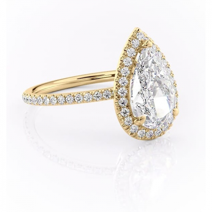 Inel de logodnă Celeste din aur Galben 14kt cu moissanite tăietură pară – Halo rafinată pentru profil mediu | Personalizează și configurează gratuit online [1]