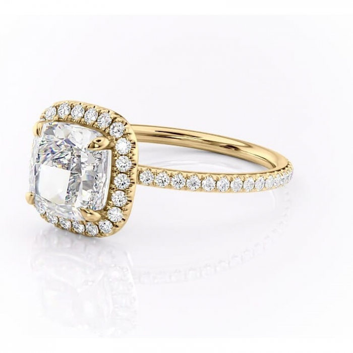 Inel de logodnă Celeste din aur Galben 14kt cu moissanite tăietură pernă – Halo rafinată pentru profil mediu | Personalizează și configurează gratuit online [7]