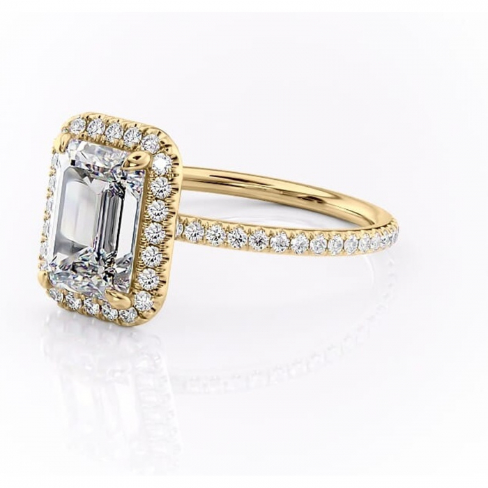 Inel de logodnă Celeste din aur Galben 14kt cu moissanite tăietură smarald – Halo rafinată pentru profil mediu | Personalizează și configurează gratuit online [7]