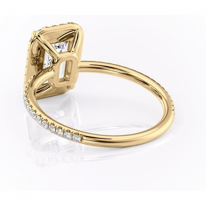 Inel de logodnă Celeste din aur Galben 14kt cu moissanite tăietură smarald – Halo rafinată pentru profil mediu | Personalizează și configurează gratuit online [4]