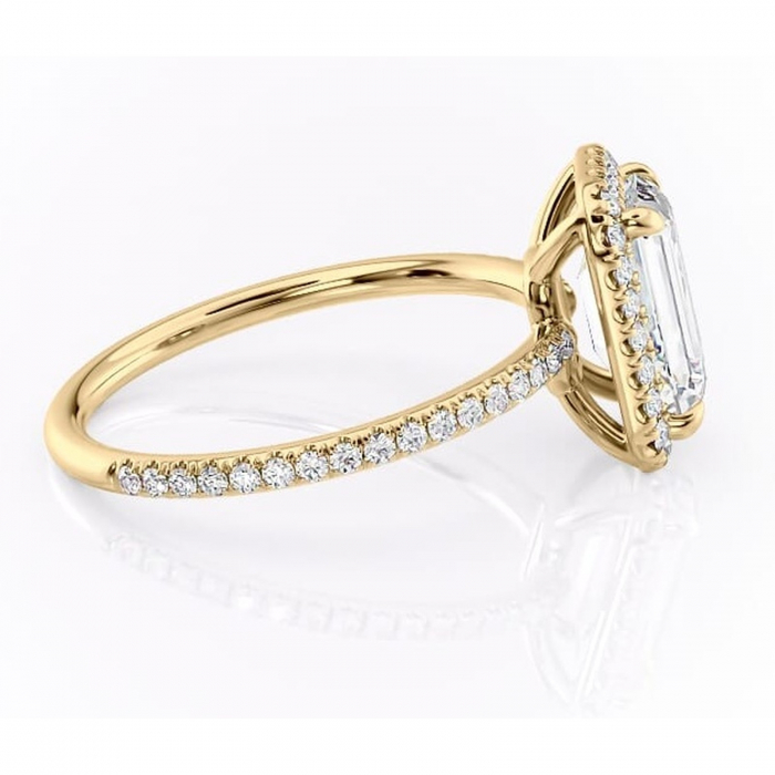 Inel de logodnă Celeste din aur Galben 14kt cu moissanite tăietură smarald – Halo rafinată pentru profil mediu | Personalizează și configurează gratuit online [2]