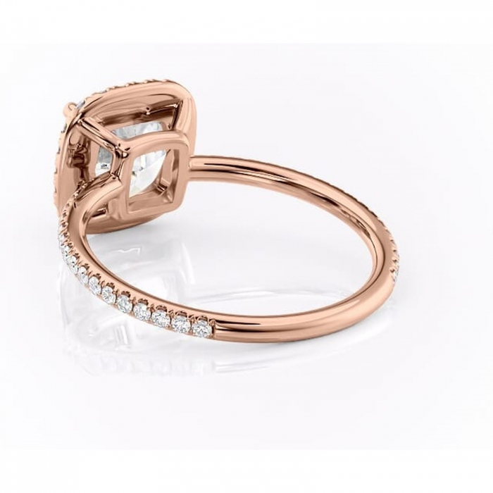 Inel de logodnă Celeste din aur Rose 18kt cu moissanite tăietură pernă – Halo rafinată pentru profil mediu | Personalizează și configurează gratuit online [4]