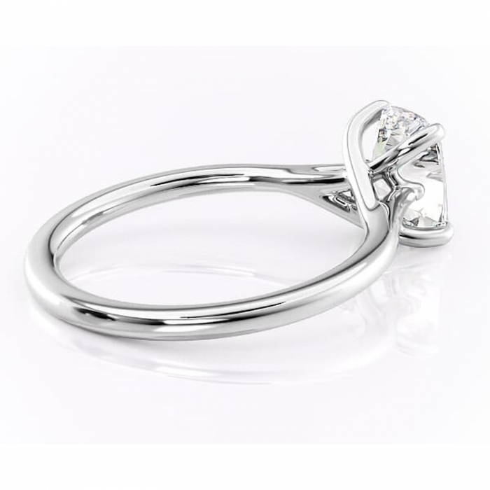 Inel de logodnă Charlotte din aur Alb 14kt cu moissanite tăietură pernă – Solitar rafinată pentru profil mediu | Personalizează și configurează gratuit online [3]
