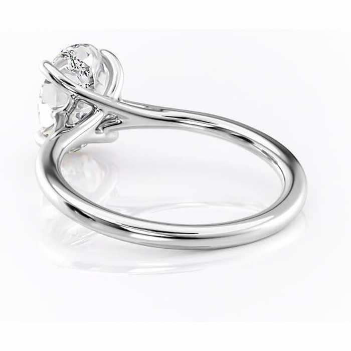 Inel de logodnă Charlotte din aur Alb 14kt cu moissanite tăietură ovală – Solitar rafinată pentru profil mediu | Personalizează și configurează gratuit online [4]