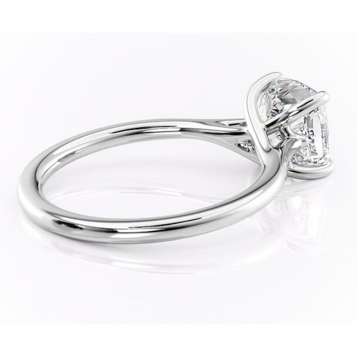 Inel de logodnă Charlotte din aur Alb 14kt cu moissanite tăietură pernă – Solitar rafinată pentru profil mediu | Personalizează și configurează gratuit online [3]