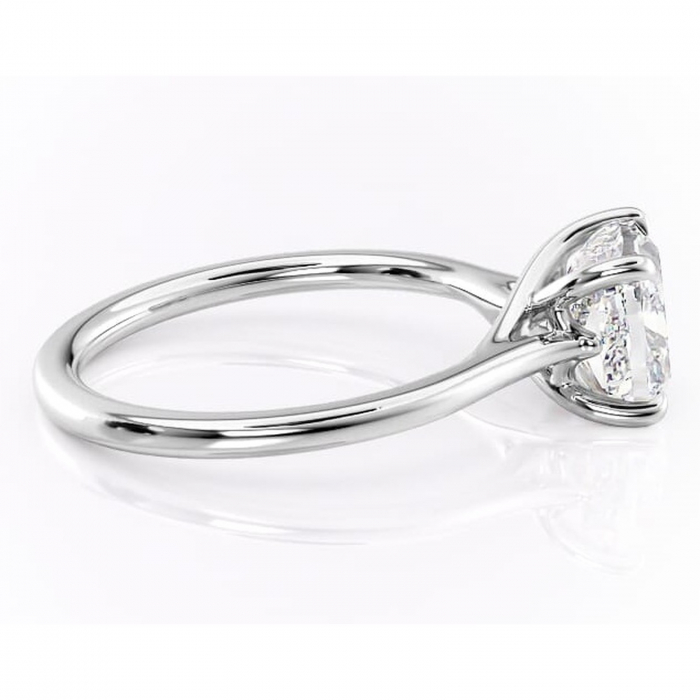 Inel de logodnă Charlotte din aur Alb 14kt cu moissanite tăietură pernă – Solitar rafinată pentru profil mediu | Personalizează și configurează gratuit online [2]