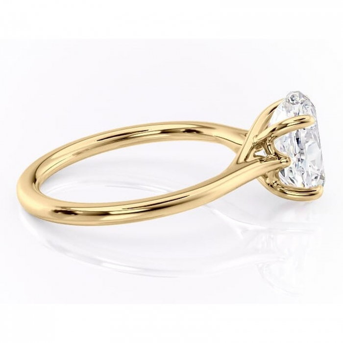 Inel de logodnă Charlotte din aur Galben 14kt cu moissanite tăietură ovală – Solitar rafinată pentru profil mediu | Personalizează și configurează gratuit online [2]