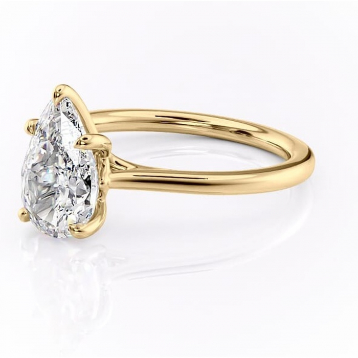 Inel de logodnă Charlotte din aur Galben 18kt cu moissanite tăietură pară – Solitar rafinată pentru profil mediu | Personalizează și configurează gratuit online [7]