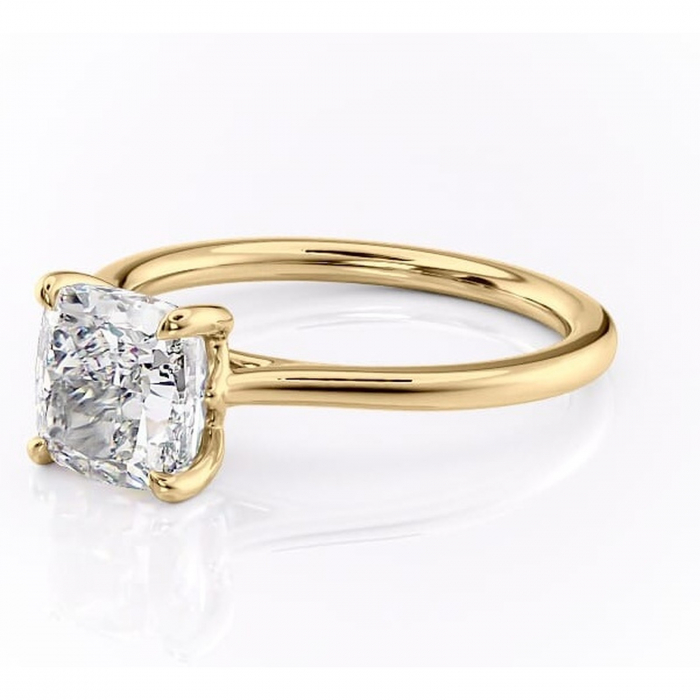 Inel de logodnă Charlotte din aur Galben 18kt cu moissanite tăietură pernă – Solitar rafinată pentru profil mediu | Personalizează și configurează gratuit online [7]