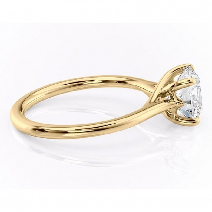 Inel de logodnă Charlotte din aur Galben 14kt cu moissanite tăietură rotundă – Solitar rafinată pentru profil mediu | Personalizează și configurează gratuit online [2]