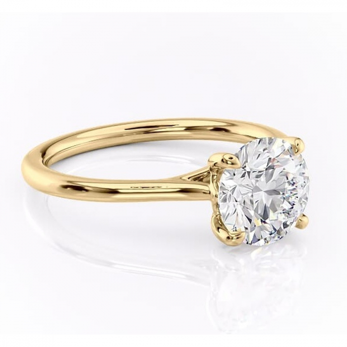 Inel de logodnă Charlotte din aur Galben 14kt cu moissanite tăietură rotundă – Solitar rafinată pentru profil mediu | Personalizează și configurează gratuit online [1]