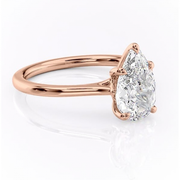 Inel de logodnă Charlotte din aur Rose 14kt cu moissanite tăietură pară – Solitar rafinată pentru profil mediu | Personalizează și configurează gratuit online [1]