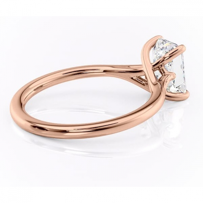 Inel de logodnă Charlotte din aur Rose 14kt cu moissanite tăietură radiantă – Solitar rafinată pentru profil mediu | Personalizează și configurează gratuit online [3]