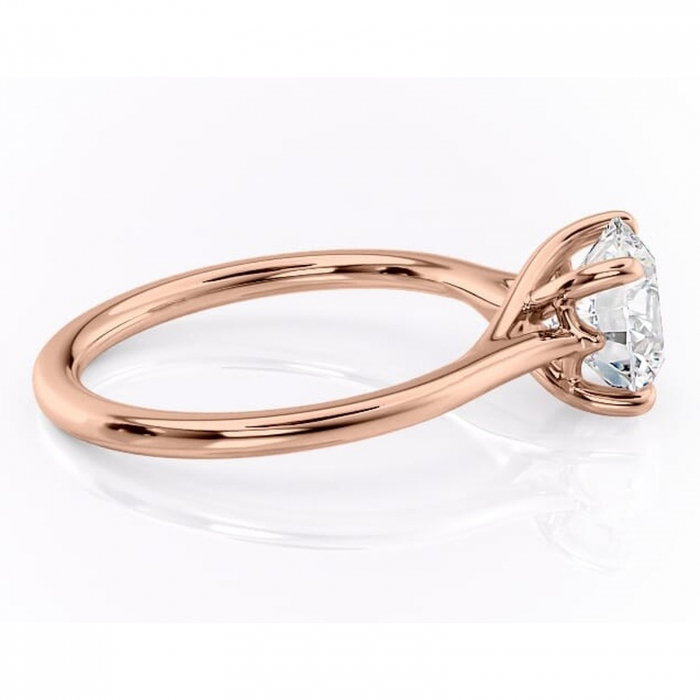 Inel de logodnă Charlotte din aur Rose 14kt cu moissanite tăietură rotundă – Solitar rafinată pentru profil mediu | Personalizează și configurează gratuit online [2]