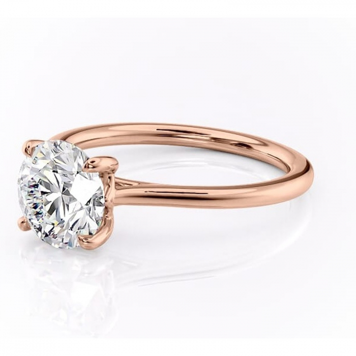 Inel de logodnă Charlotte din aur Rose 14kt cu moissanite tăietură rotundă – Solitar rafinată pentru profil mediu | Personalizează și configurează gratuit online [7]