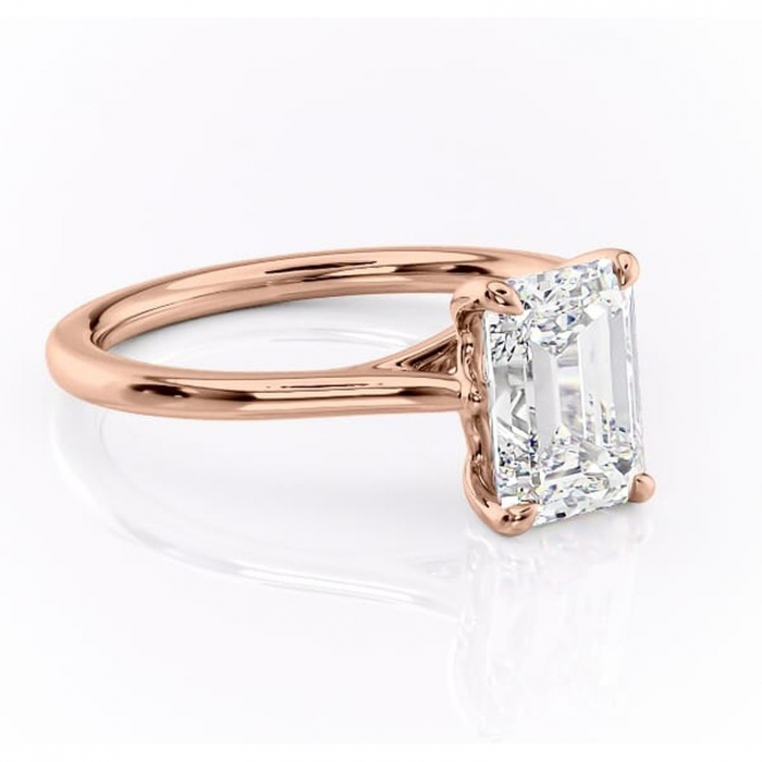 Inel de logodnă Charlotte din aur Rose 18kt cu moissanite tăietură smarald – Solitar rafinată pentru profil mediu | Personalizează și configurează gratuit online [1]