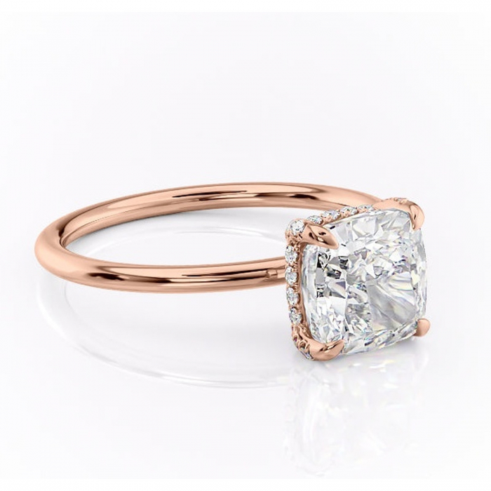 Inel de logodnă Clarabelle din aur Rose 14kt cu moissanite tăietură pernă – Solitar rafinată pentru profil înalt | Personalizează și configurează gratuit online [1]