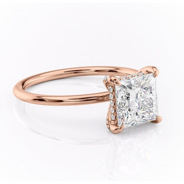 Inel de logodnă Clarabelle din aur Rose 18kt cu moissanite tăietură princess – Solitar rafinată pentru profil înalt | Personalizează și configurează gratuit online [1]