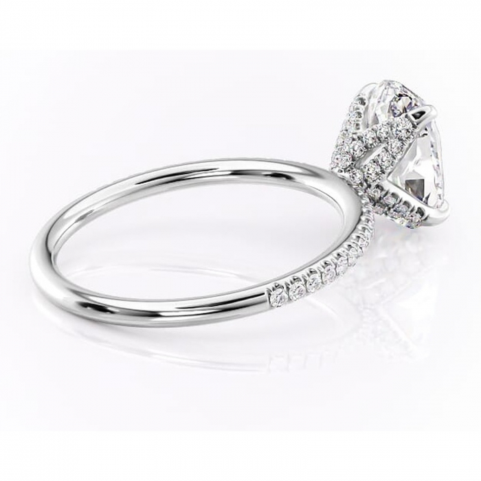 Inel de logodnă Cleo din aur Alb 14kt cu moissanite tăietură ovală – Montură pavé rafinată pentru profil înalt | Personalizează și configurează gratuit online [3]