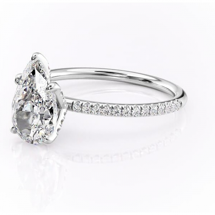 Inel de logodnă Cleo din aur Alb 18kt cu moissanite tăietură pară – Montură pavé rafinată pentru profil înalt | Personalizează și configurează gratuit online [7]