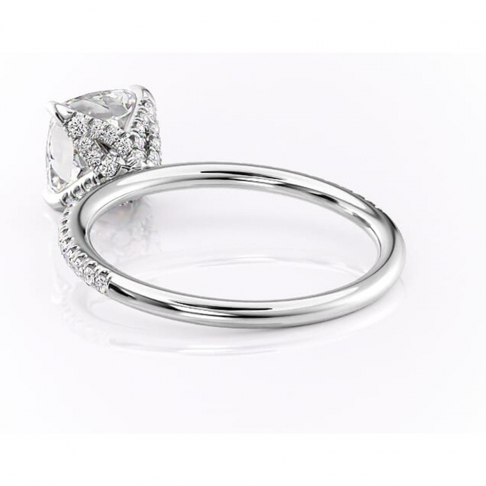 Inel de logodnă Cleo din aur Alb 18kt cu moissanite tăietură pernă – Montură pavé rafinată pentru profil înalt | Personalizează și configurează gratuit online [4]