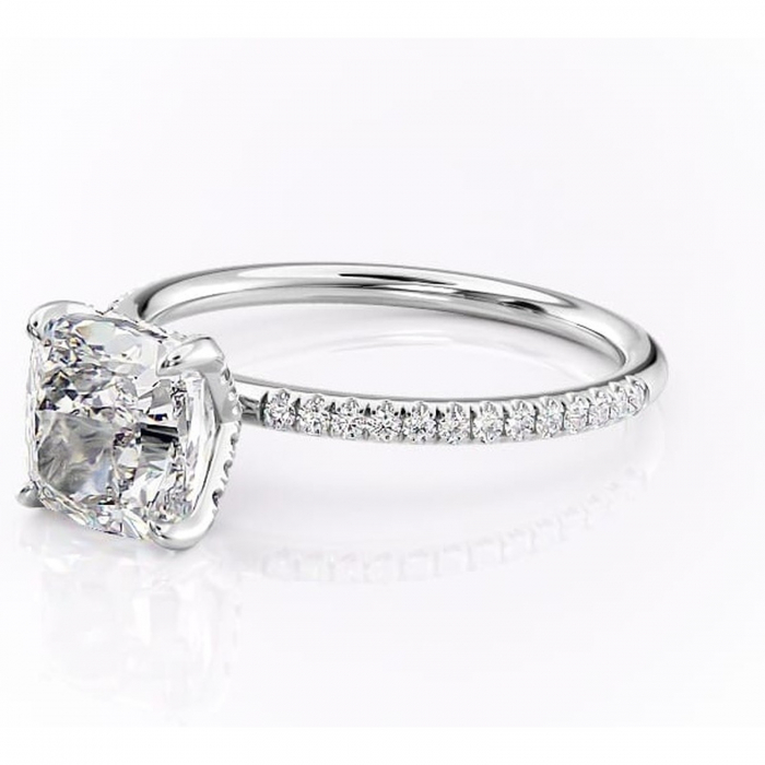 Inel de logodnă Cleo din aur Alb 18kt cu moissanite tăietură pernă – Montură pavé rafinată pentru profil înalt | Personalizează și configurează gratuit online [7]