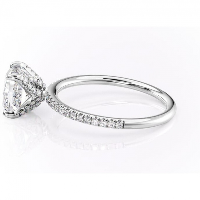 Inel de logodnă Cleo din aur Alb 18kt cu moissanite tăietură pernă – Montură pavé rafinată pentru profil înalt | Personalizează și configurează gratuit online [6]