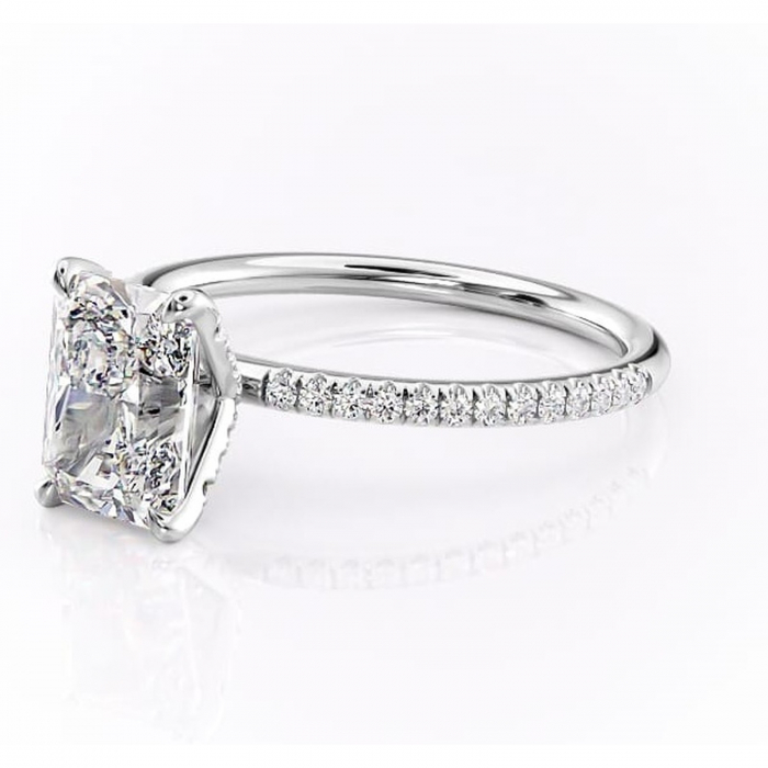 Inel de logodnă Cleo din aur Alb 18kt cu moissanite tăietură radiantă – Montură pavé rafinată pentru profil înalt | Personalizează și configurează gratuit online [7]