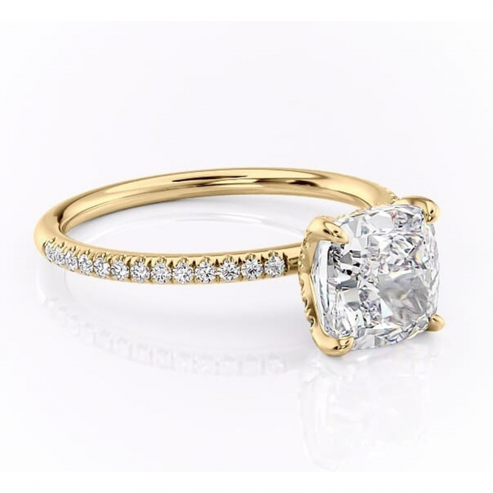 Inel de logodnă Cleo din aur Galben 18kt cu moissanite tăietură pernă – Montură pavé rafinată pentru profil înalt | Personalizează și configurează gratuit online [1]