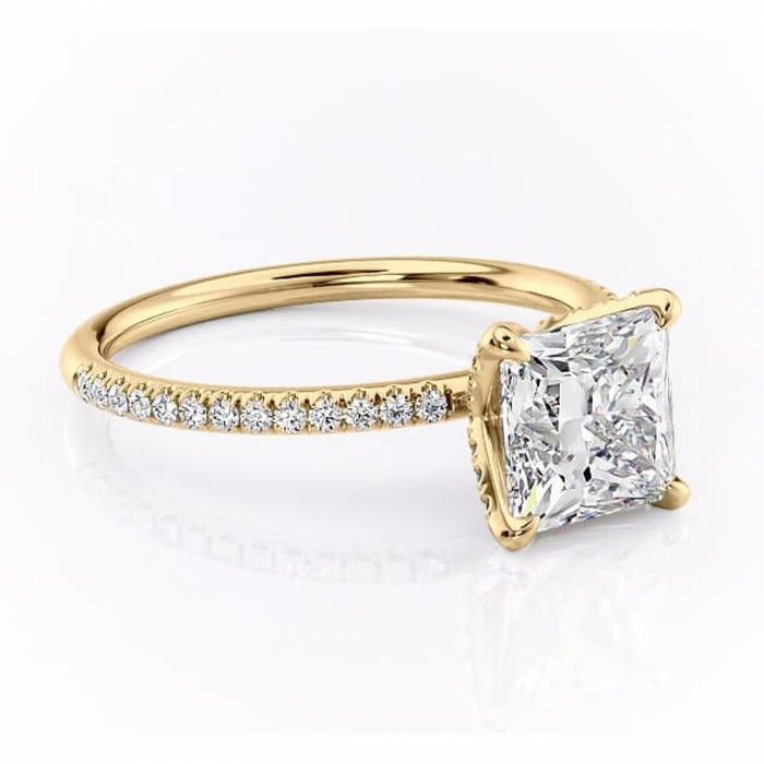 Inel de logodnă Cleo din aur Galben 14kt cu moissanite tăietură princess – Montură pavé rafinată pentru profil înalt | Personalizează și configurează gratuit online [1]