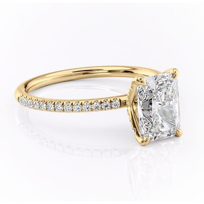 Inel de logodnă Cleo din aur Galben 18kt cu moissanite tăietură radiantă – Montură pavé rafinată pentru profil înalt | Personalizează și configurează gratuit online [1]