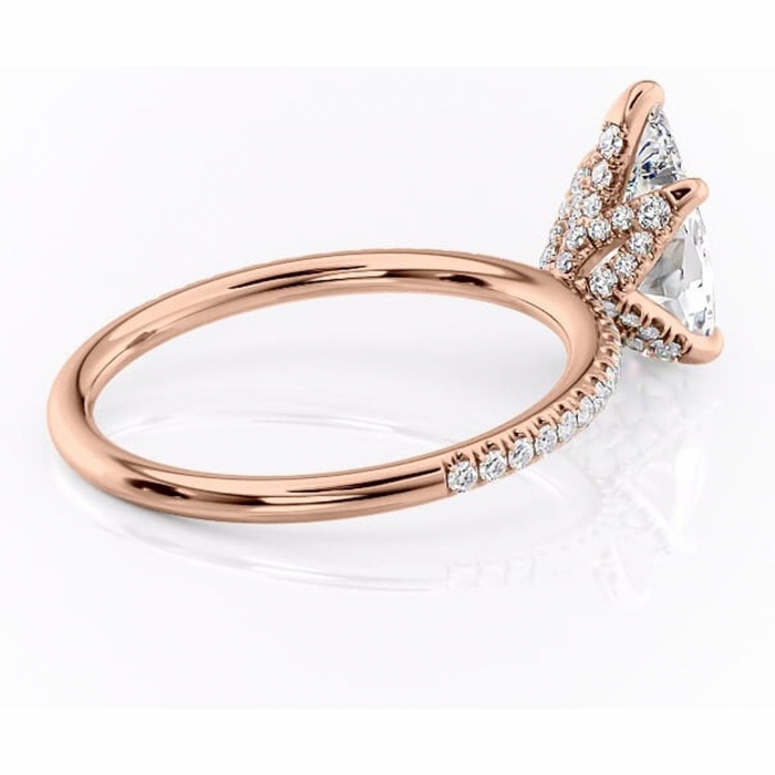 Inel de logodnă Cleo din aur Rose 18kt cu moissanite tăietură pară – Montură pavé rafinată pentru profil înalt | Personalizează și configurează gratuit online [3]