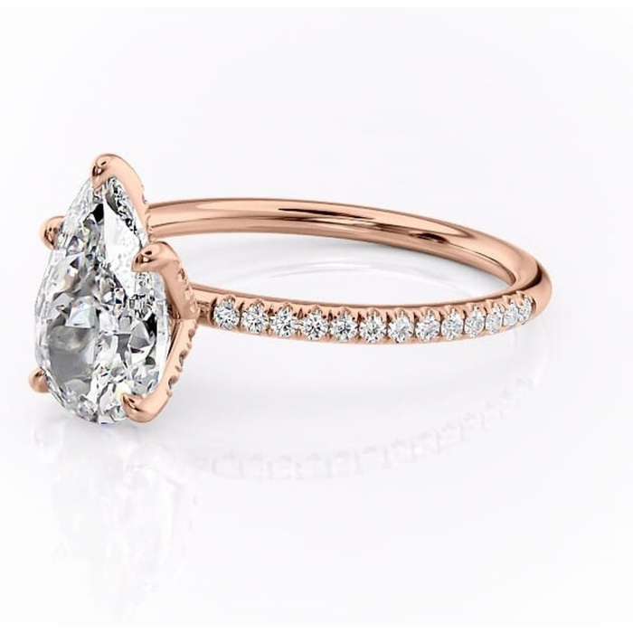 Inel de logodnă Cleo din aur Rose 18kt cu moissanite tăietură pară – Montură pavé rafinată pentru profil înalt | Personalizează și configurează gratuit online [7]