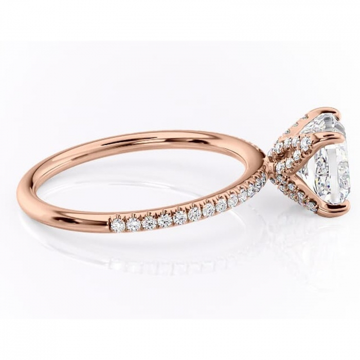 Inel de logodnă Cleo din aur Rose 14kt cu moissanite tăietură pernă – Montură pavé rafinată pentru profil înalt | Personalizează și configurează gratuit online [2]