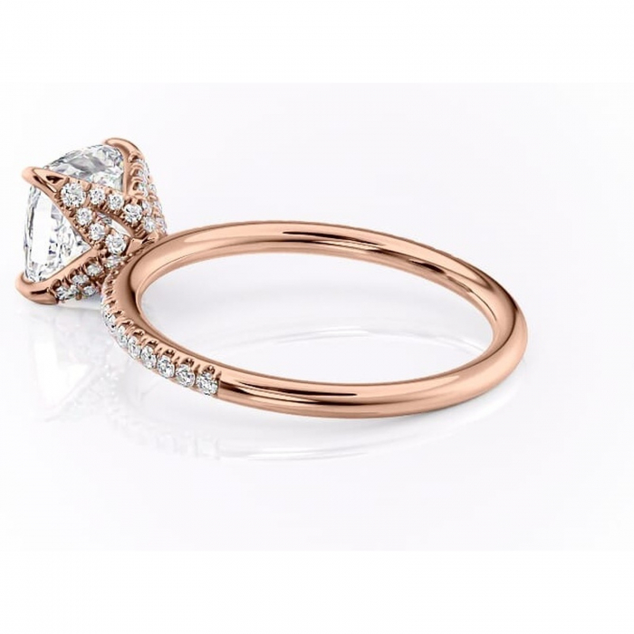 Inel de logodnă Cleo din aur Rose 14kt cu moissanite tăietură pernă – Montură pavé rafinată pentru profil înalt | Personalizează și configurează gratuit online [5]