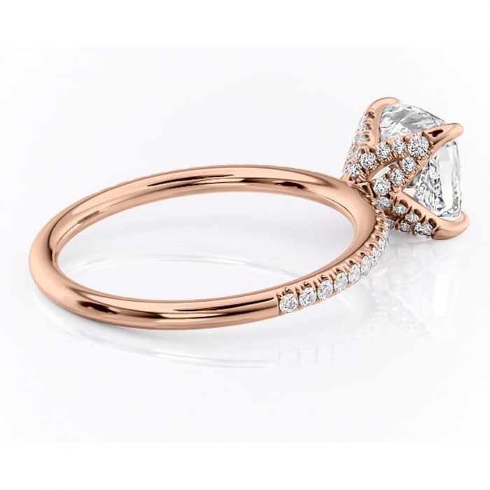 Inel de logodnă Cleo din aur Rose 14kt cu moissanite tăietură pernă – Montură pavé rafinată pentru profil înalt | Personalizează și configurează gratuit online [3]