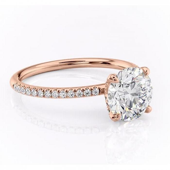 Inel de logodnă Cleo din aur Rose 14kt cu moissanite tăietură rotundă – Montură pavé rafinată pentru profil înalt | Personalizează și configurează gratuit online [1]