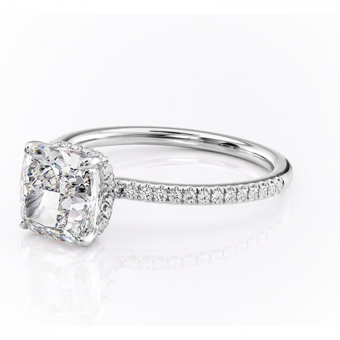 Inel de logodnă Coraline din aur Alb 14kt cu moissanite tăietură pernă – Montură pavé rafinată pentru profil înalt | Personalizează și configurează gratuit online [7]