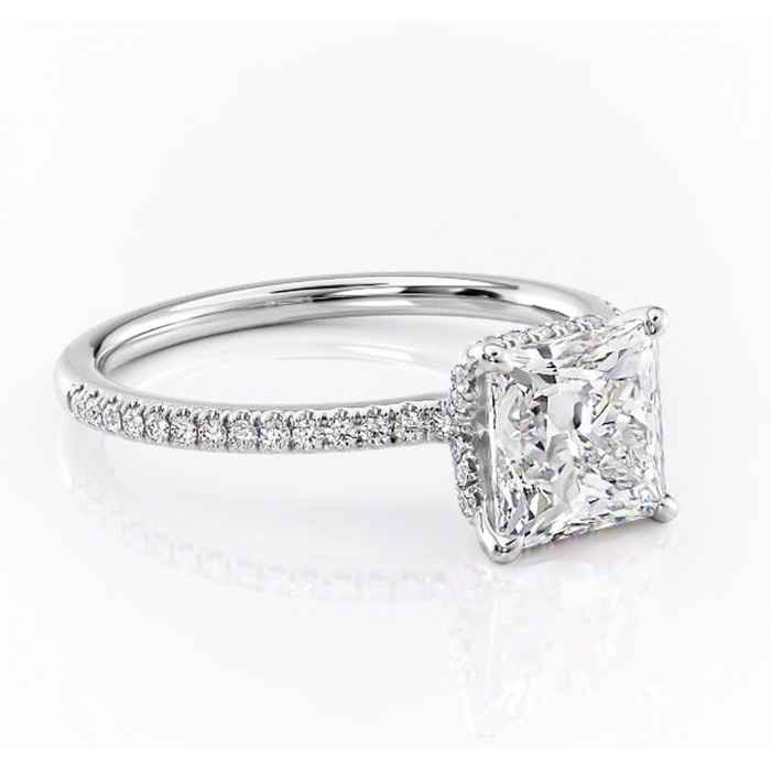 Inel de logodnă Coraline din aur Alb 14kt cu moissanite tăietură princess – Montură pavé rafinată pentru profil înalt | Personalizează și configurează gratuit online [1]